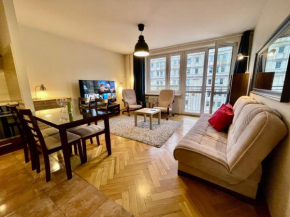 RAVEN metro fast WiFi 70’TV Netflix HBOmax AppleTV, Warsaw